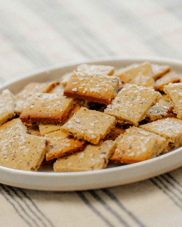 Mandeļu miltu krekeri ar oregano un sāls pārslām
