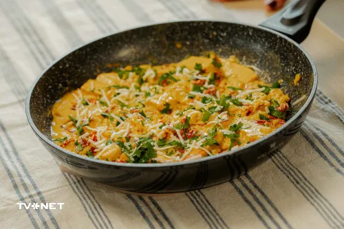 Krēmīgais risotto ar tofu un saulē kaltētiem tomātiem