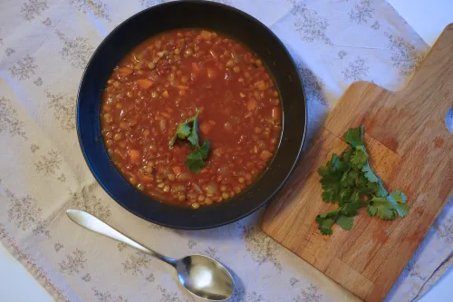 Sātīgā franču lēcu zupa