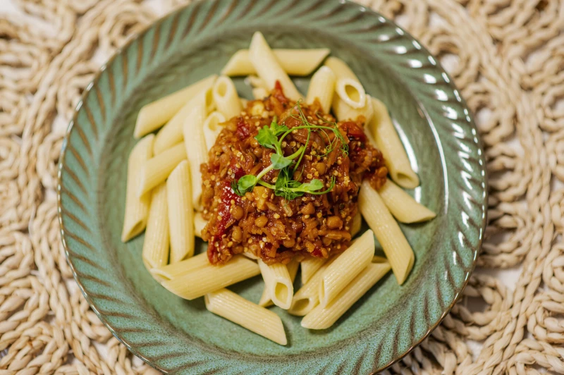 Lēcu Boloņa ar penne pastu