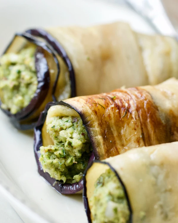 Baklažānu uzkodu rullīši