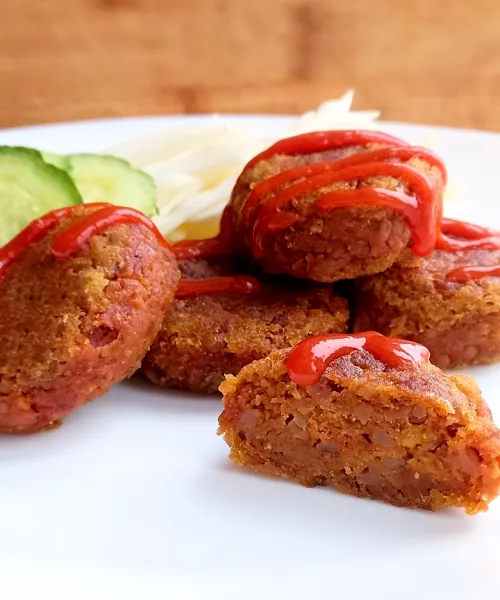 Šķelto zirņu un griķu falafeli