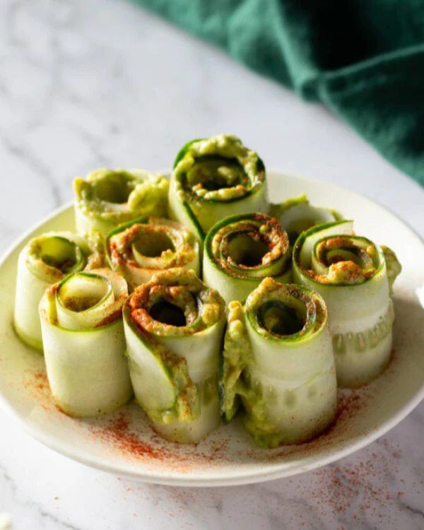 Gurķu rullīši ar avokado
