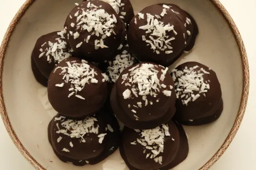 Kokosriekstu bumbiņas