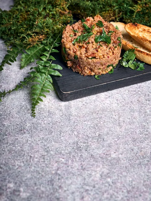 Kuskusa un valriekstu tartars