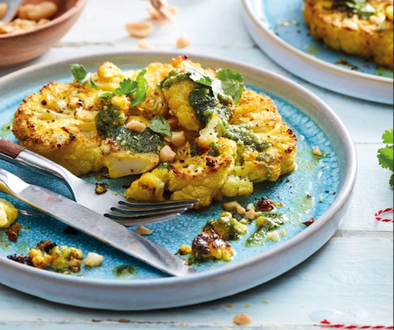 Cepti ziedkāpostu steiki ar koriandru