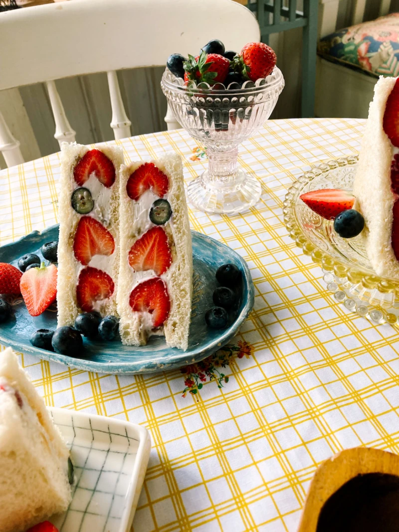 Japāņu augļu sendvičs jeb ogu maizīte