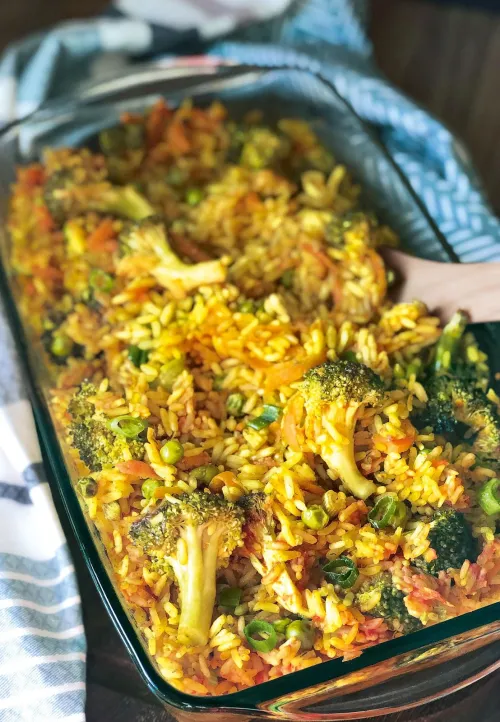 Krāsnī cepti rīsi ar dārzeņiem