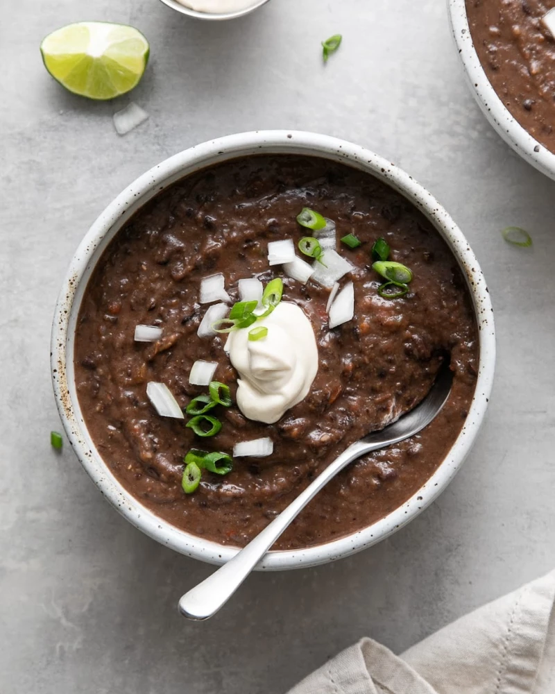 Kubas melno pupiņu zupa