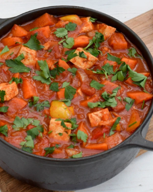 Kūpināta tofu gulašs