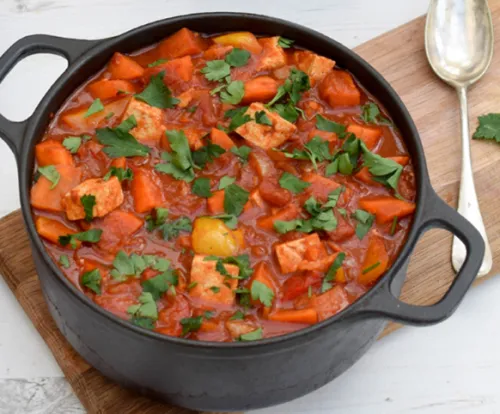 Kūpināta tofu gulašs