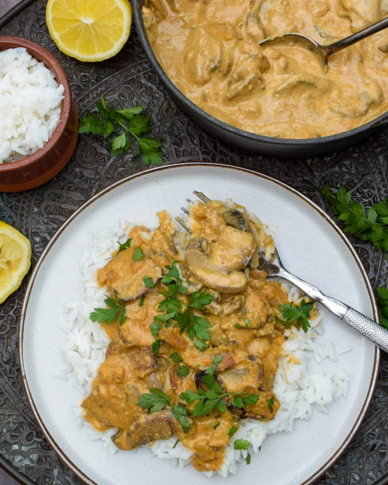 Rīsi ar sēņu-Indijas riekstu mērci