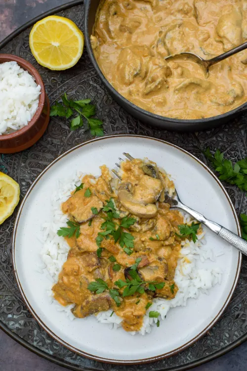 Rīsi ar sēņu-Indijas riekstu mērci