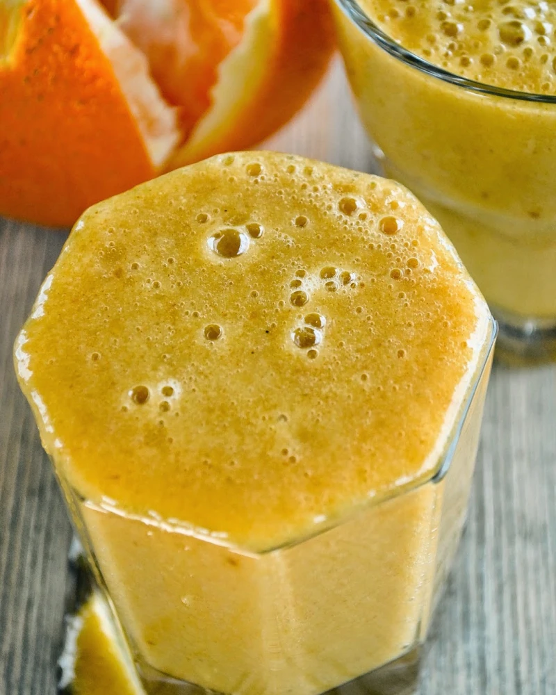 Apelsīnu-banānu smūtijs