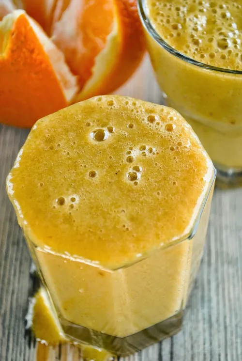 Apelsīnu-banānu smūtijs