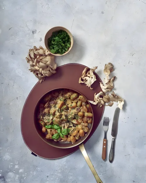 Pašgatavoti ņoki ar austersēņu mērci