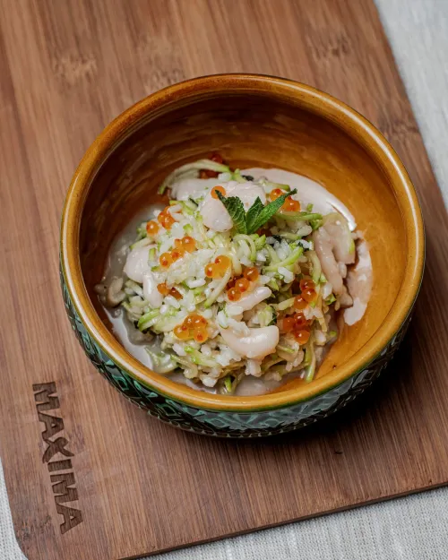 Risoto ar “garnelēm”, dārzeņiem un sarkano “ikru” dekoru