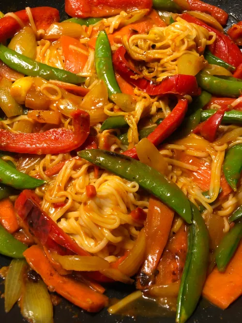 Rīsu nūdeles ar dārzeņiem