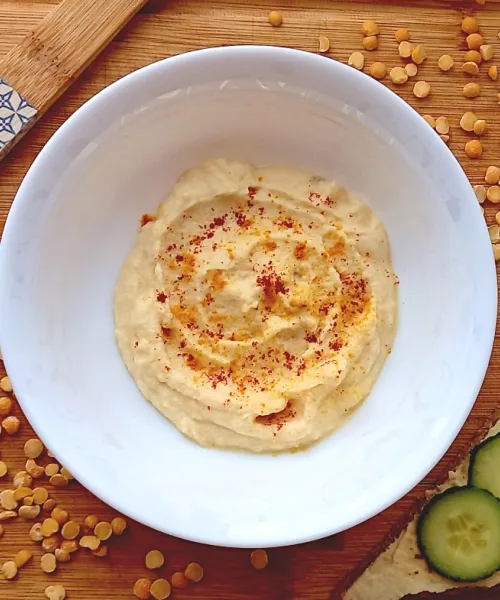 Šķelto zirņu humoss