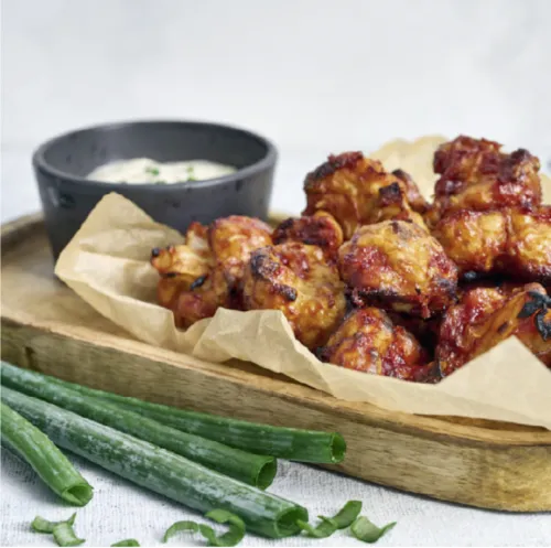 Barbekjū ziedkāpostu “spārniņi” ar WELL DONE biešu humosu