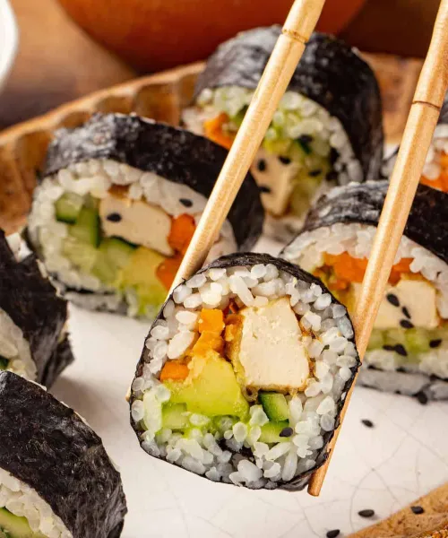 Suši ar avokado un tofu