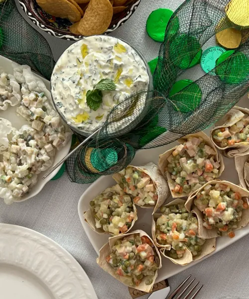 10 salāti svētku galdam un sāļajiem groziņiem