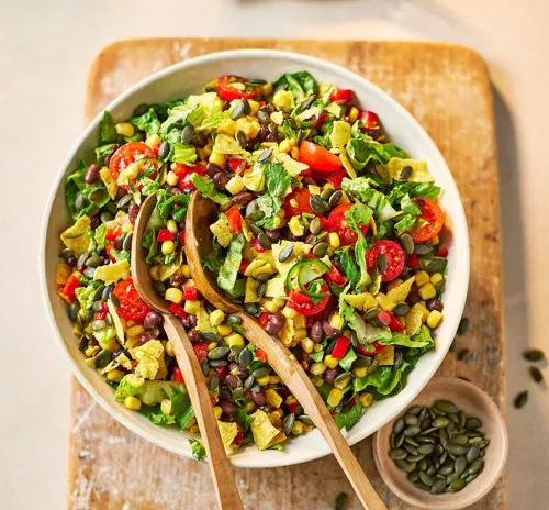 Tomātu un melno pupiņu tako salāti