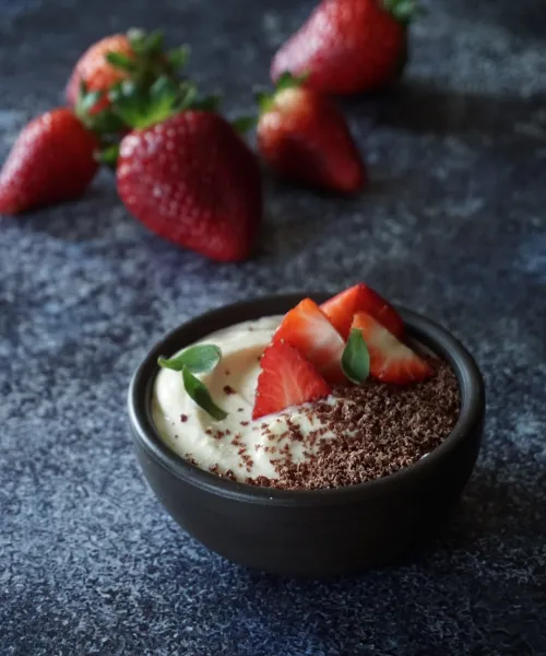 Baltās šokolādes muss ar ogām