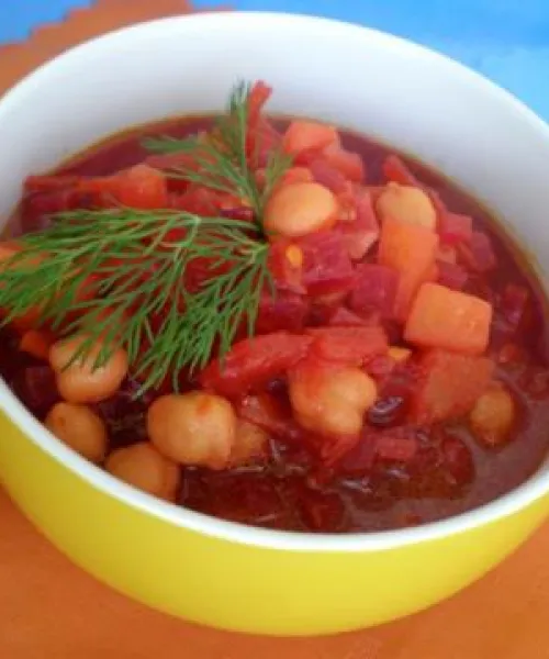 Biešu-turku zirņu zupa ar rozmarīnu