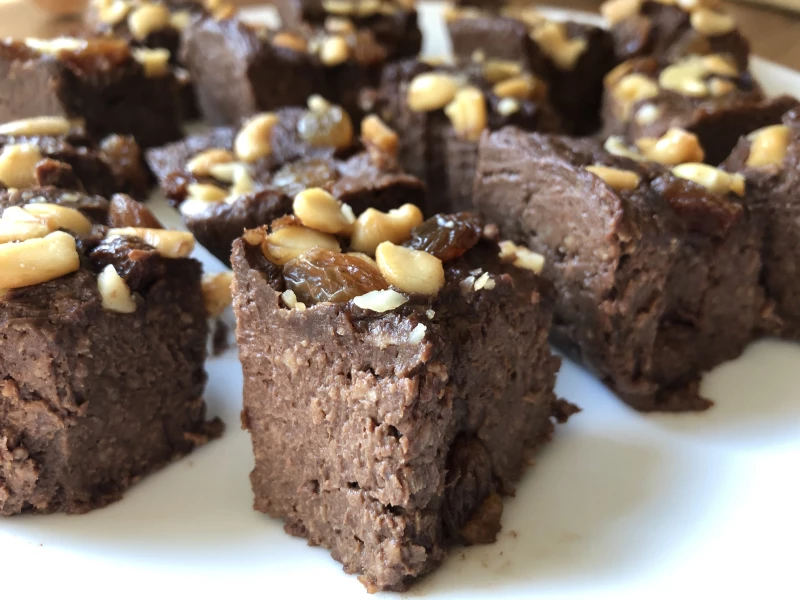 Biezpiena sieriņš jeb šokolādes deserts ar avokado