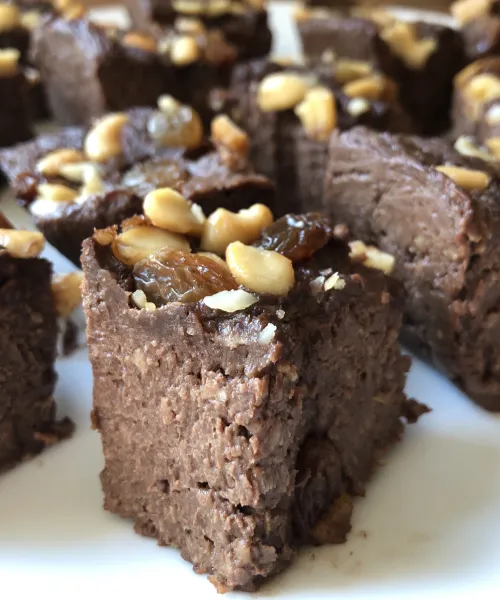 Biezpiena sieriņš jeb šokolādes deserts ar avokado