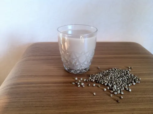 Kaņepju sēklu dzēriens