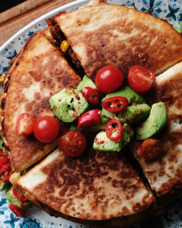 Kesadijas jeb pildīti tortilju trijstūrīši