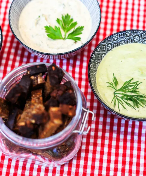 Ķiploku grauzdiņi + trīs mērcītes