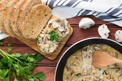 Krēmīgā šampinjonu mērce