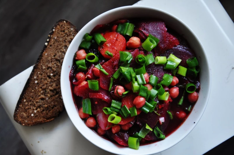 Pikantā turku zirņu un biešu zupa