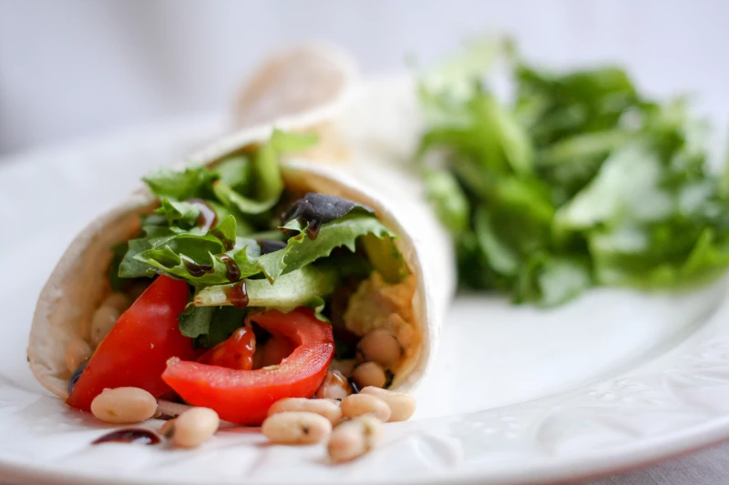 Pildīts lavašs Vidusjūras gaumē