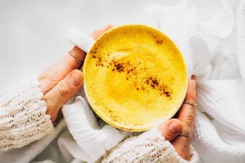 Zelta piens jeb kurkumas late