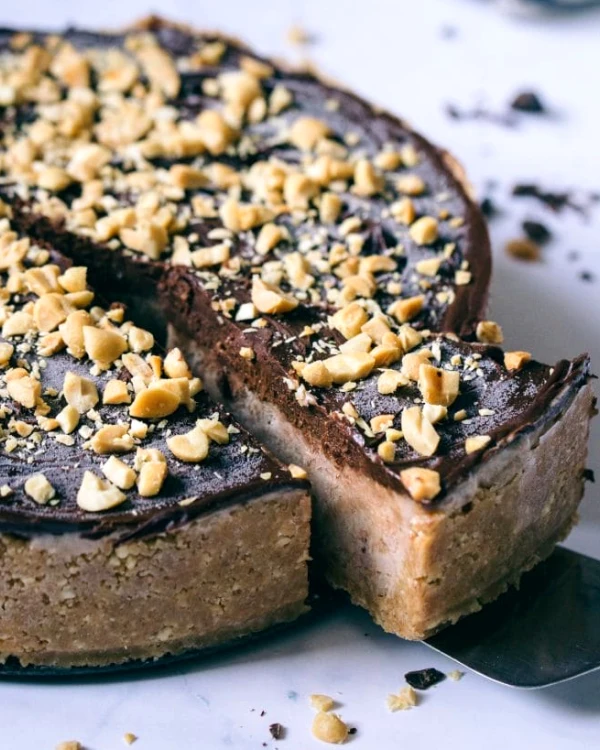 Zemesriekstu-banānu saldējuma torte
