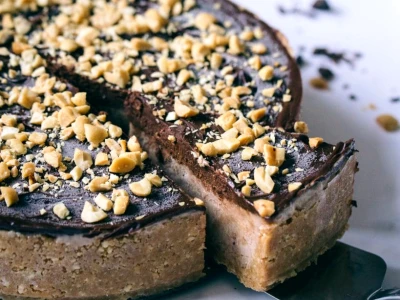 Zemesriekstu-banānu saldējuma torte